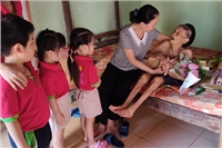 Thăm mẹ liệt sỹ nhân ngày 27-7